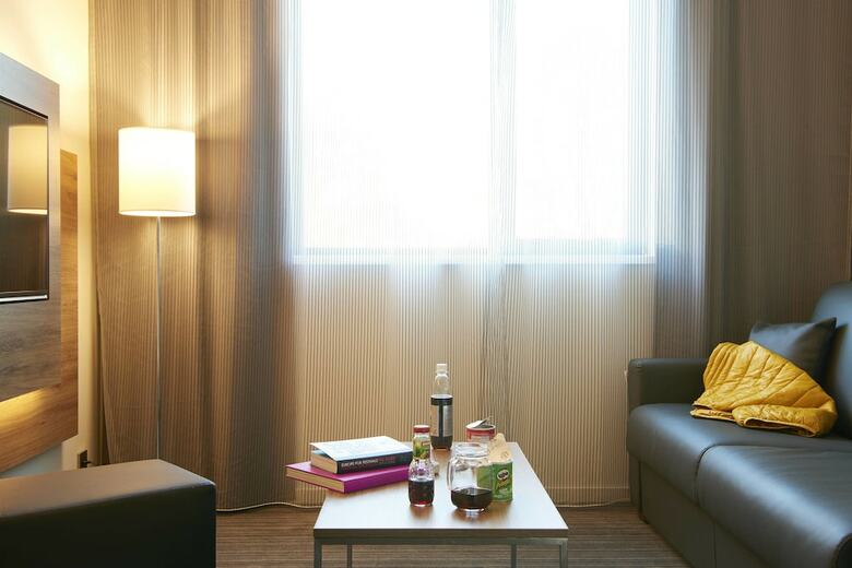 Hotel Moxy London Heathrow Airport
