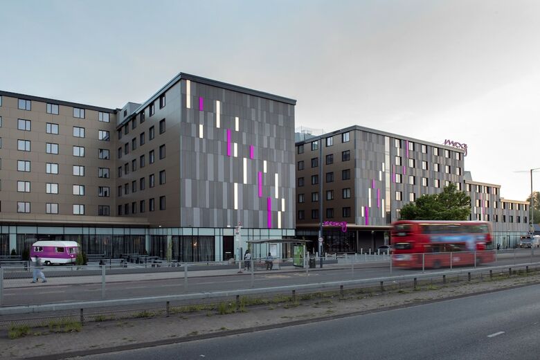 Hotel Moxy London Heathrow Airport