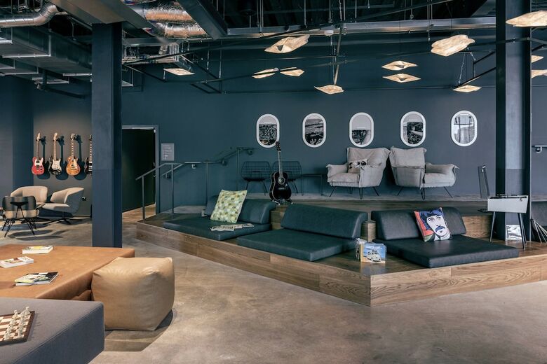 Hotel Moxy London Heathrow Airport