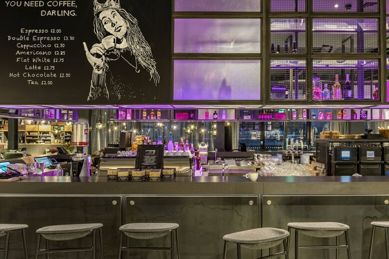Hotel Moxy London Heathrow Airport
