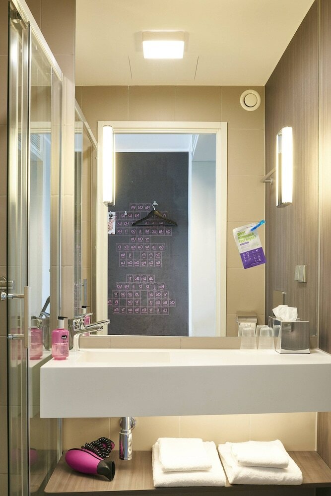 Hotel Moxy London Heathrow Airport