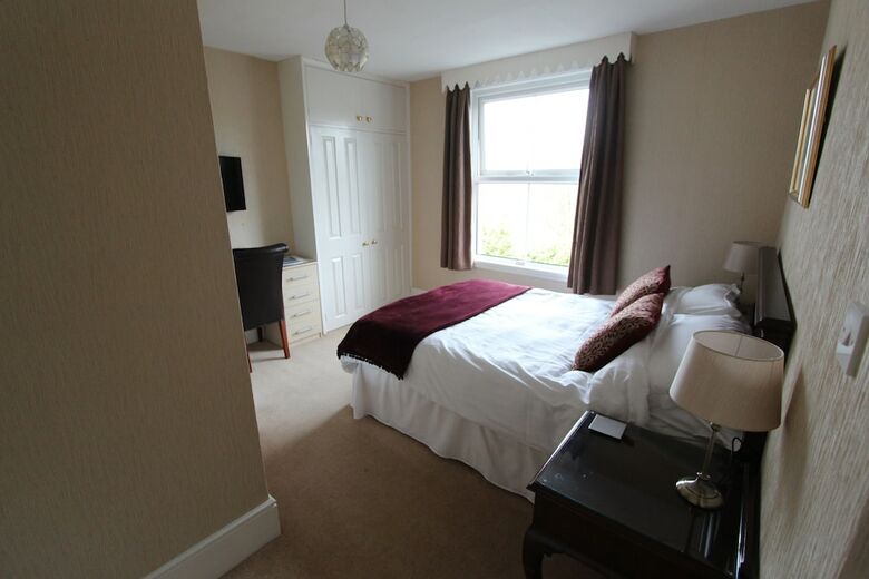 Hostal Fern Howe Guest House