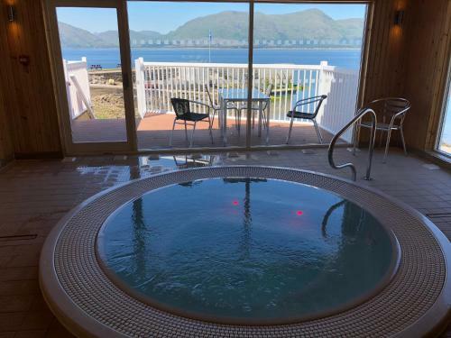 Loch Linnhe Waterfront Lodges