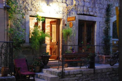 Hostal Vg Three Bedroom Castle