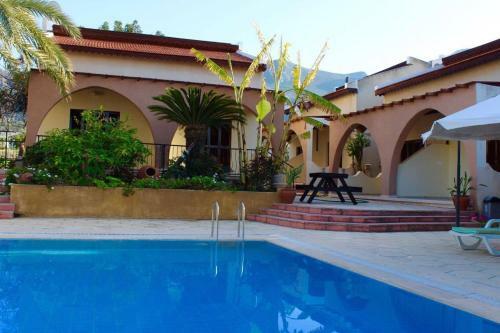 Five Fingers Holiday Bungalows
