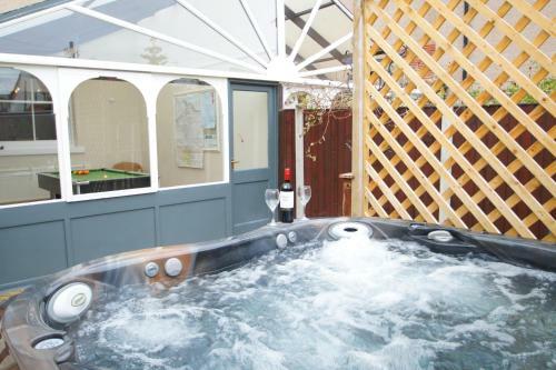 Awel Y M�r