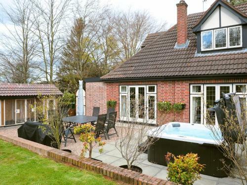 Lambley Lodge