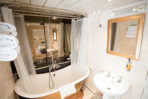 The Treebridge Hotel