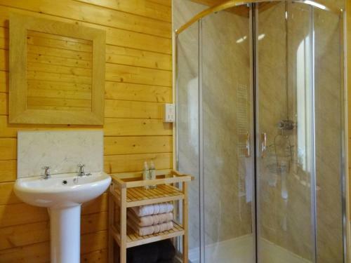 Valley Lodge, Wonham Bampton