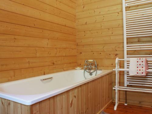 Valley Lodge, Wonham Bampton
