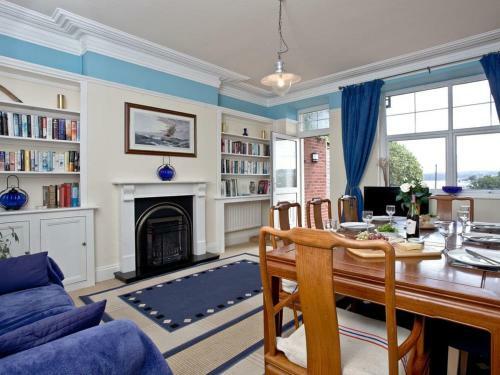 One Braeside Mews