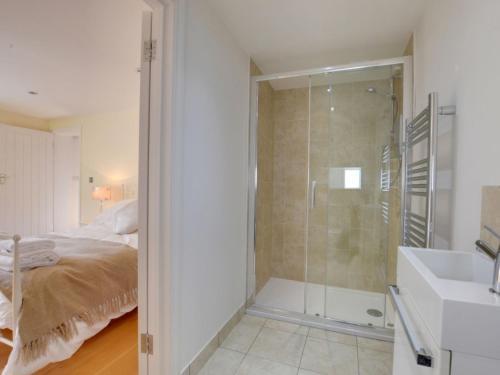 Holiday Home Warbleton Manor