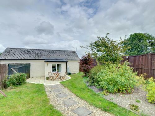 Spacious Holiday Home In Felindre With Garden