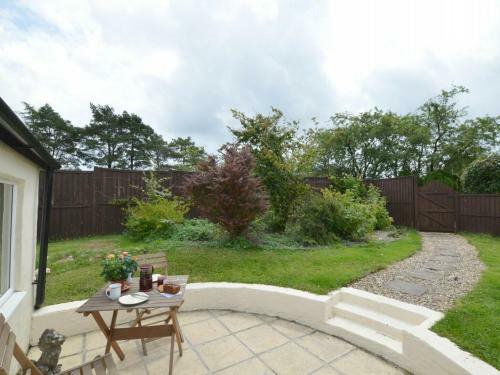 Spacious Holiday Home In Felindre With Garden