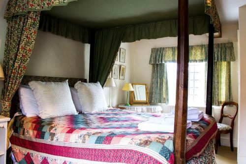 Owlpen Manor Cottages