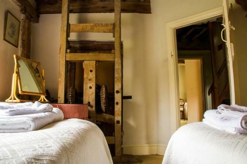 Owlpen Manor Cottages