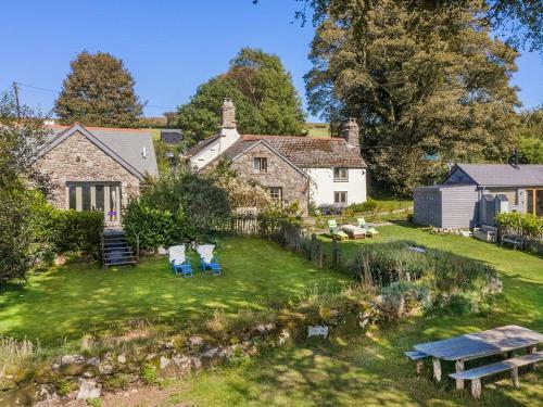 Hatchwell Lodge