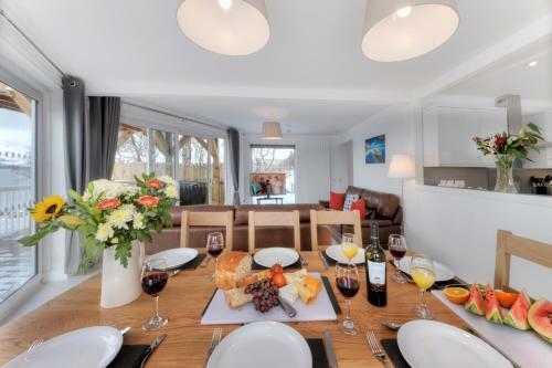 Villa Beach Houses With Hot Tubs