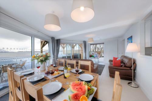 Villa Beach Houses With Hot Tubs