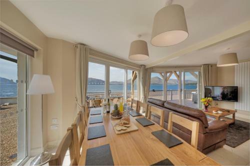 Villa Beach Houses With Hot Tubs