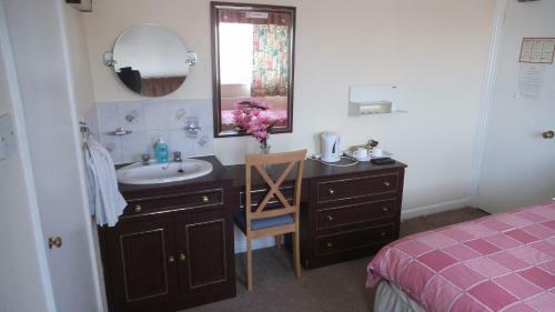 Hostal Thalatta Guest House