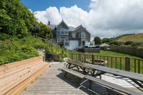 Watersend House