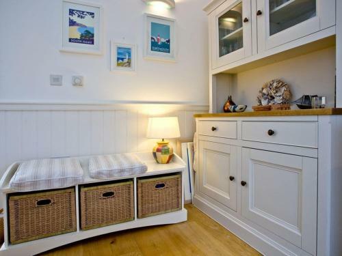 2 Edith Mews
