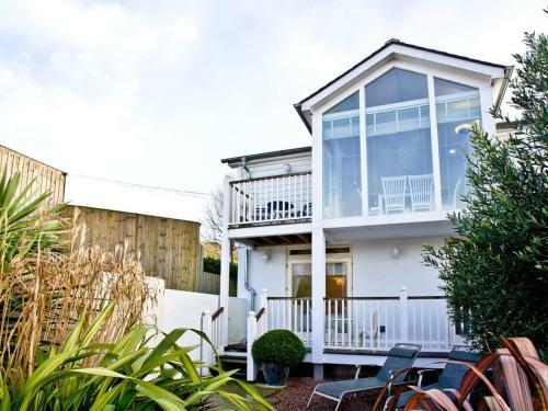 2 Edith Mews