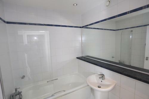 Apartamento Gorgeous 2 Bedroom 2 Bathroom Woolwich
