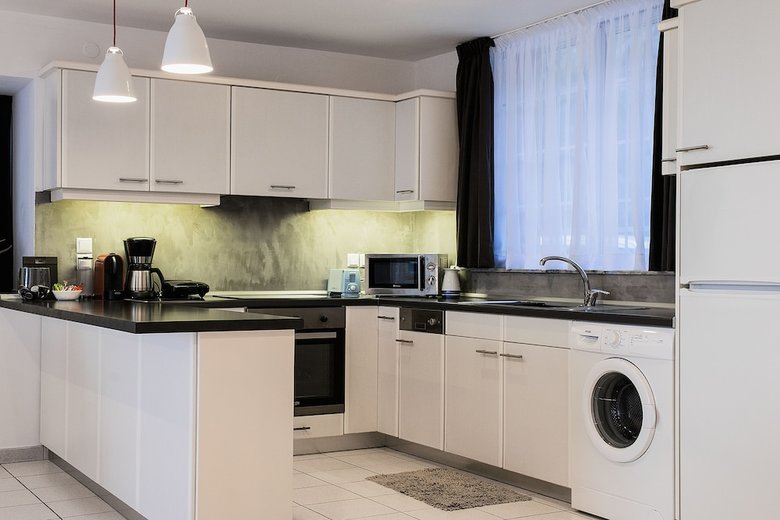 Meli Apartments & Villas