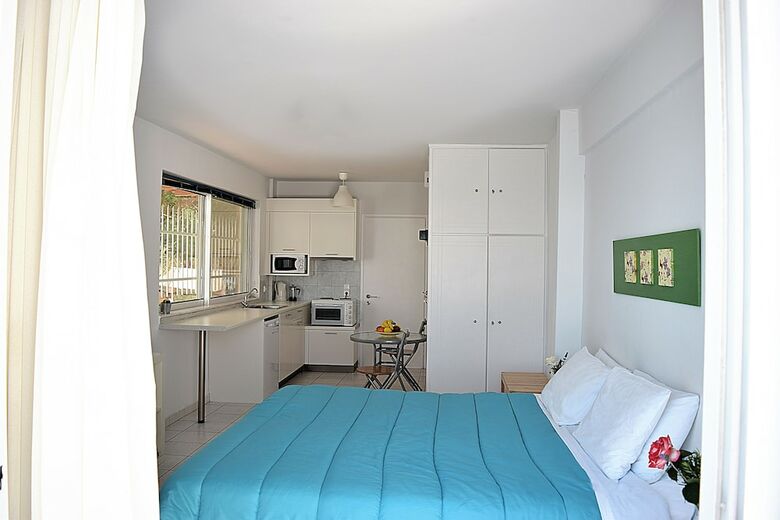 Meli Apartments & Villas