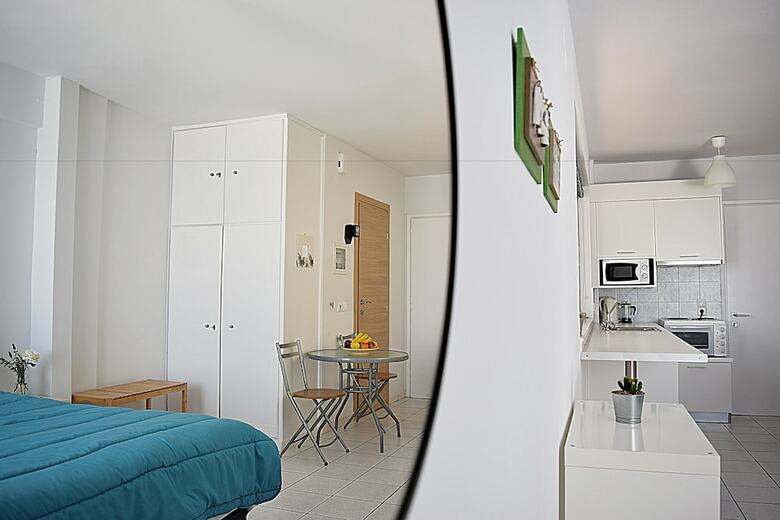 Meli Apartments & Villas
