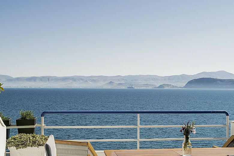Meli Apartments & Villas