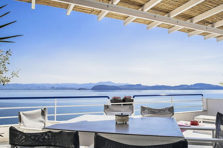 Meli Apartments & Villas