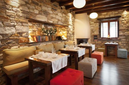 Hostal Adis Oneirou