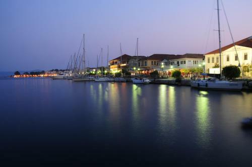 Faros Apartments