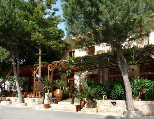 Hostal Pension Aretoussa