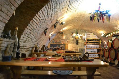 Hostal Pension Pivnita Lui Teo
