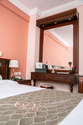 Pella Hotel