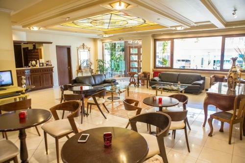 Pella Hotel