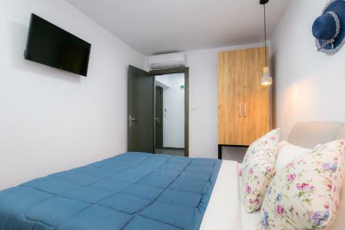 Linden Apartments