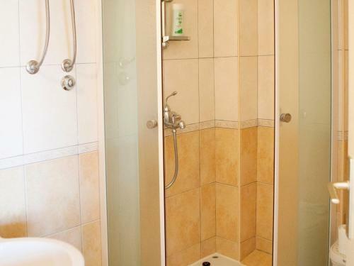 Charming Apartment In Okrug Donji Near Sea