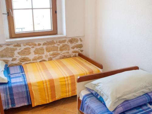 Charming Apartment In Okrug Donji Near Sea