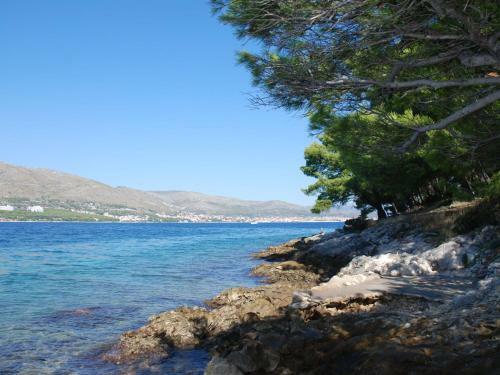 Charming Apartment In Okrug Donji Near Sea