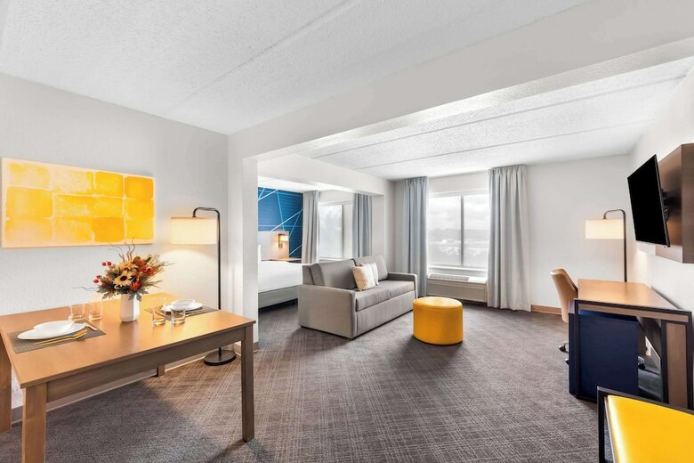 Hotel Comfort Suites Airport - Austin