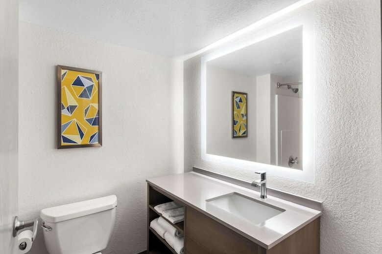 Hotel Comfort Suites Airport - Austin