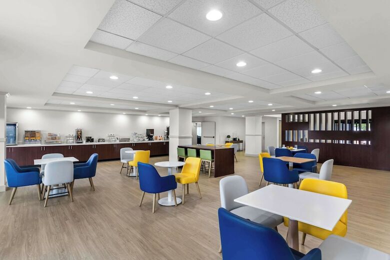 Hotel Comfort Suites Airport - Austin