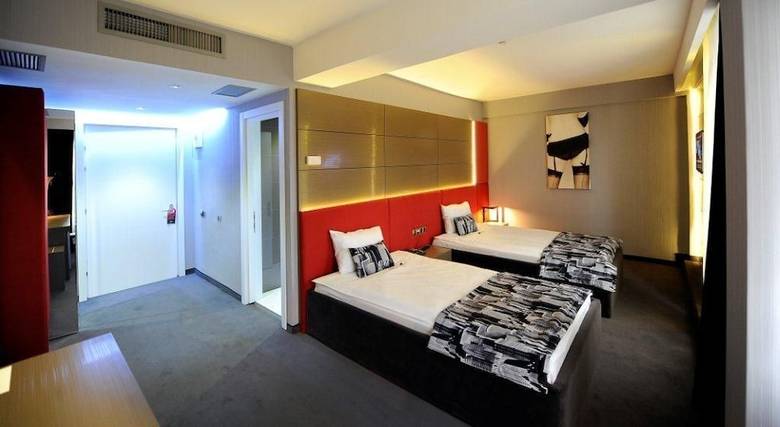 Plaza V Hotel