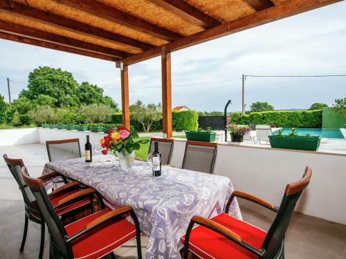Peaceful Holiday Home With Pool In Kakma