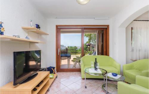 Two-bedroom Apartment In Karlobag